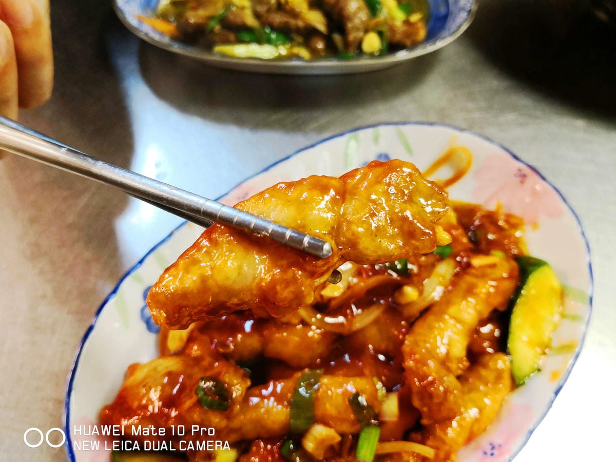 【食。基隆】仁愛市場2樓：延三阿寶(台北大橋頭)〜基隆最好吃的不在廟口！基隆人最愛的市場美食，大碗滿意、CP值超級高