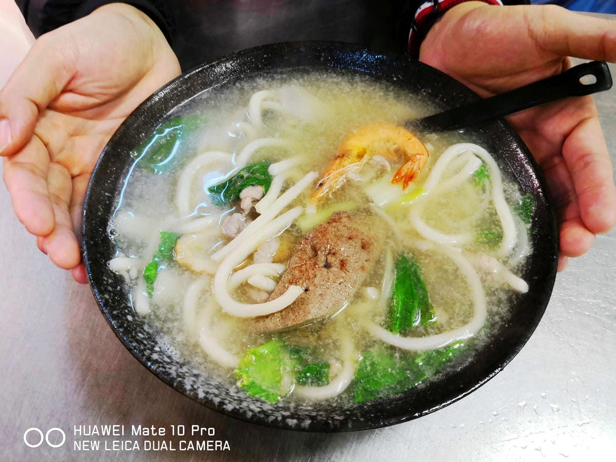 【食。基隆】仁愛市場2樓：延三阿寶(台北大橋頭)〜基隆最好吃的不在廟口！基隆人最愛的市場美食，大碗滿意、CP值超級高