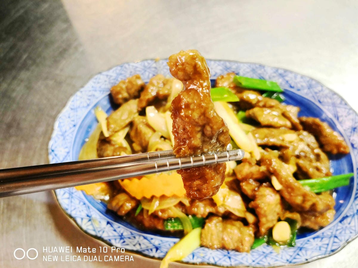 【食。基隆】仁愛市場2樓：延三阿寶(台北大橋頭)〜基隆最好吃的不在廟口！基隆人最愛的市場美食，大碗滿意、CP值超級高