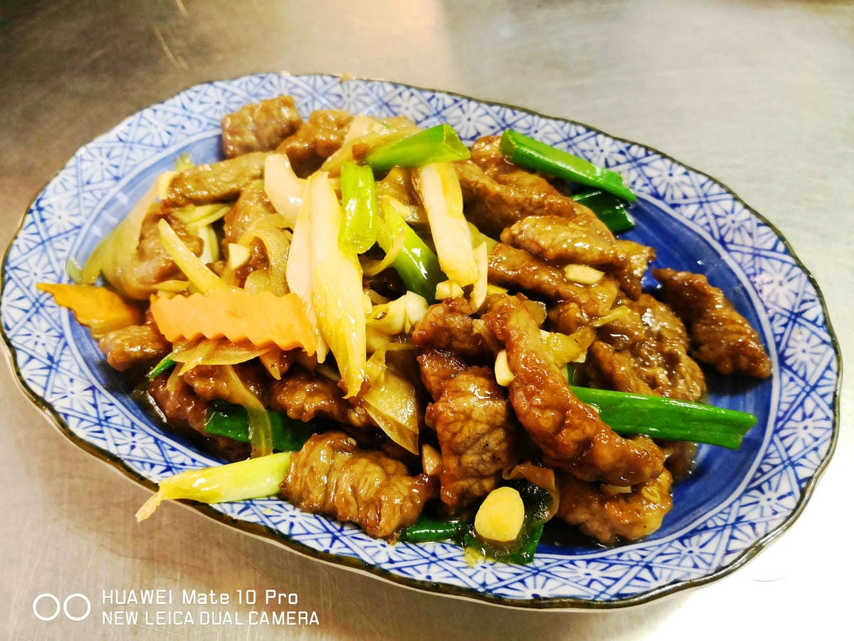 【食。基隆】仁愛市場2樓：延三阿寶(台北大橋頭)〜基隆最好吃的不在廟口！基隆人最愛的市場美食，大碗滿意、CP值超級高