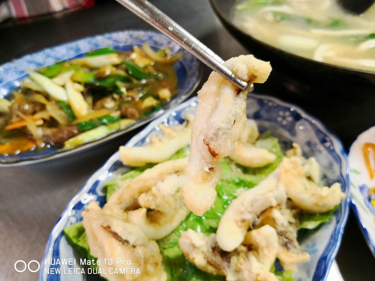 【食。基隆】仁愛市場2樓：延三阿寶(台北大橋頭)〜基隆最好吃的不在廟口！基隆人最愛的市場美食，大碗滿意、CP值超級高