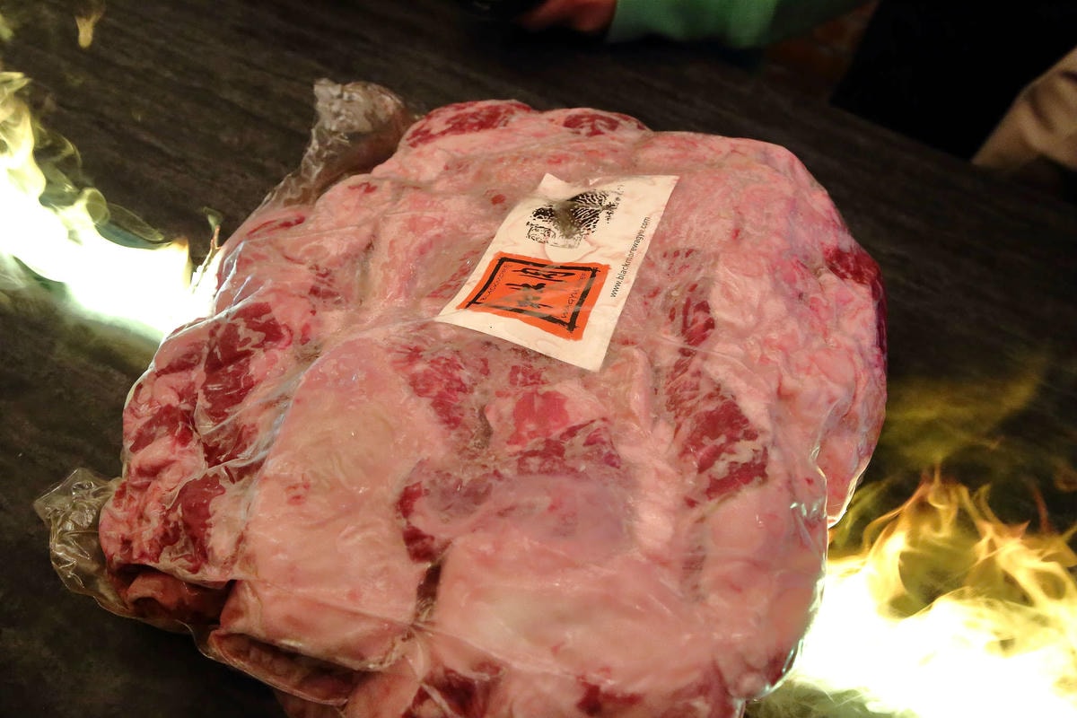 【食。台北】Wagyu Burger〜唯一100%純和牛,豪邁吃肉!爆漿噴汁漢堡,每天限量150份!