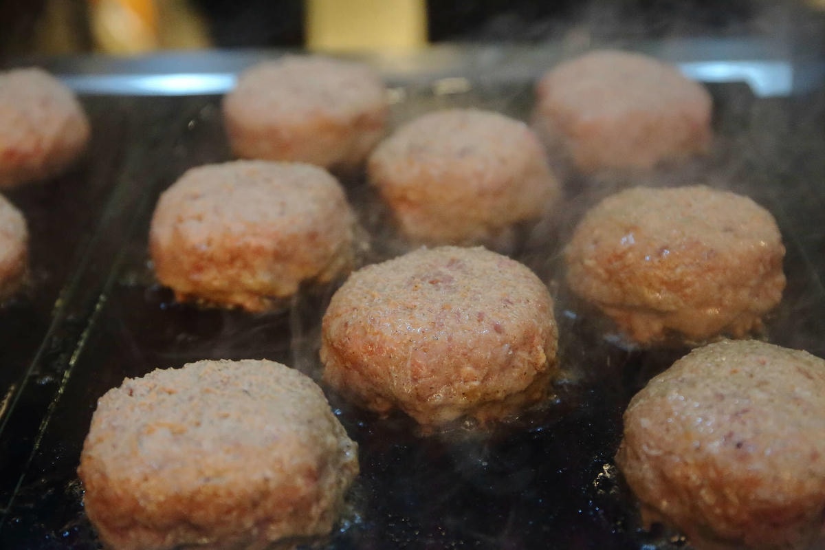 【食。台北】Wagyu Burger〜唯一100%純和牛,豪邁吃肉!爆漿噴汁漢堡,每天限量150份!