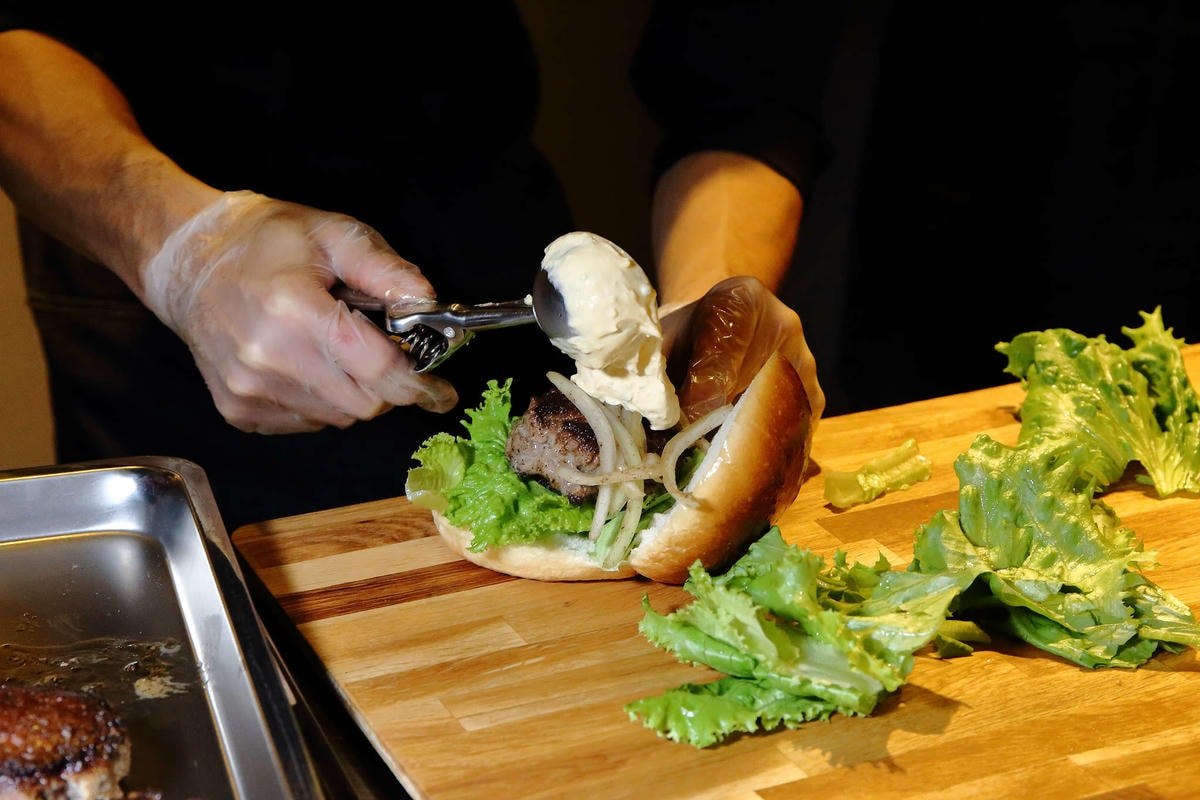 【食。台北】Wagyu Burger〜唯一100%純和牛,豪邁吃肉!爆漿噴汁漢堡,每天限量150份!