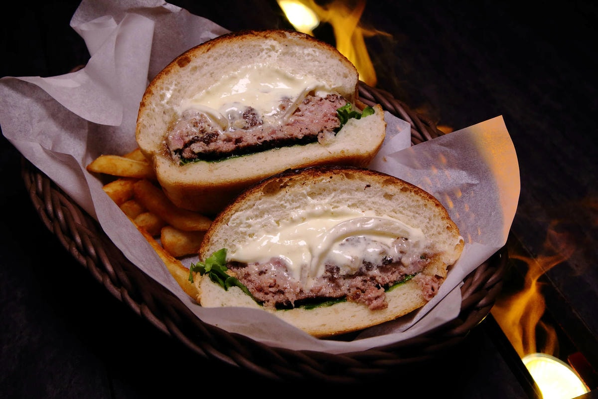 【食。台北】Wagyu Burger〜唯一100%純和牛,豪邁吃肉!爆漿噴汁漢堡,每天限量150份!