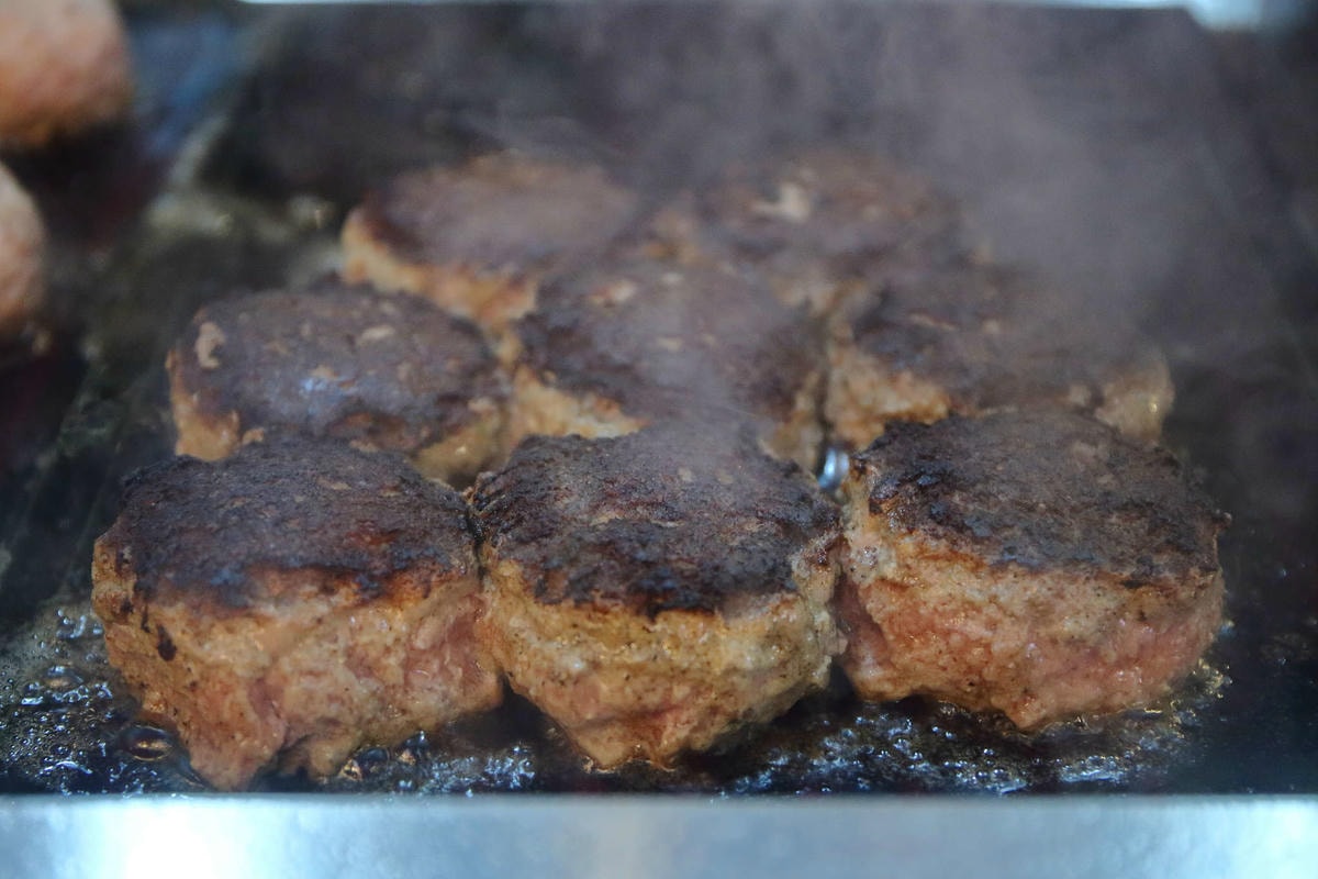 【食。台北】Wagyu Burger〜唯一100%純和牛,豪邁吃肉!爆漿噴汁漢堡,每天限量150份!