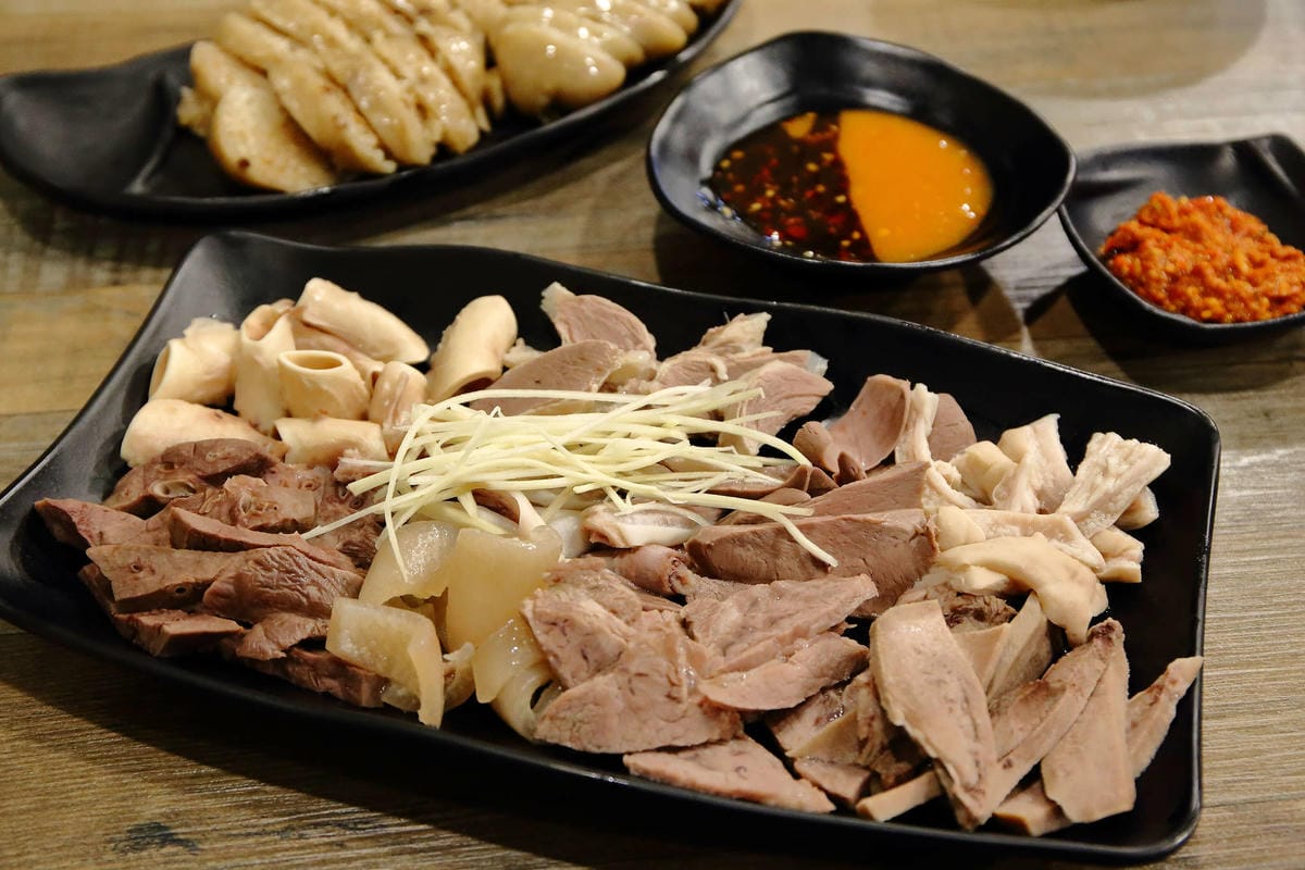 【食。板橋】基隆美華大腸圈-板橋四維店〜基隆傳統味古早小吃板橋人也吃得到！50年的好味道，純手工製作大腸圈+黑白切，吃過都說讚！