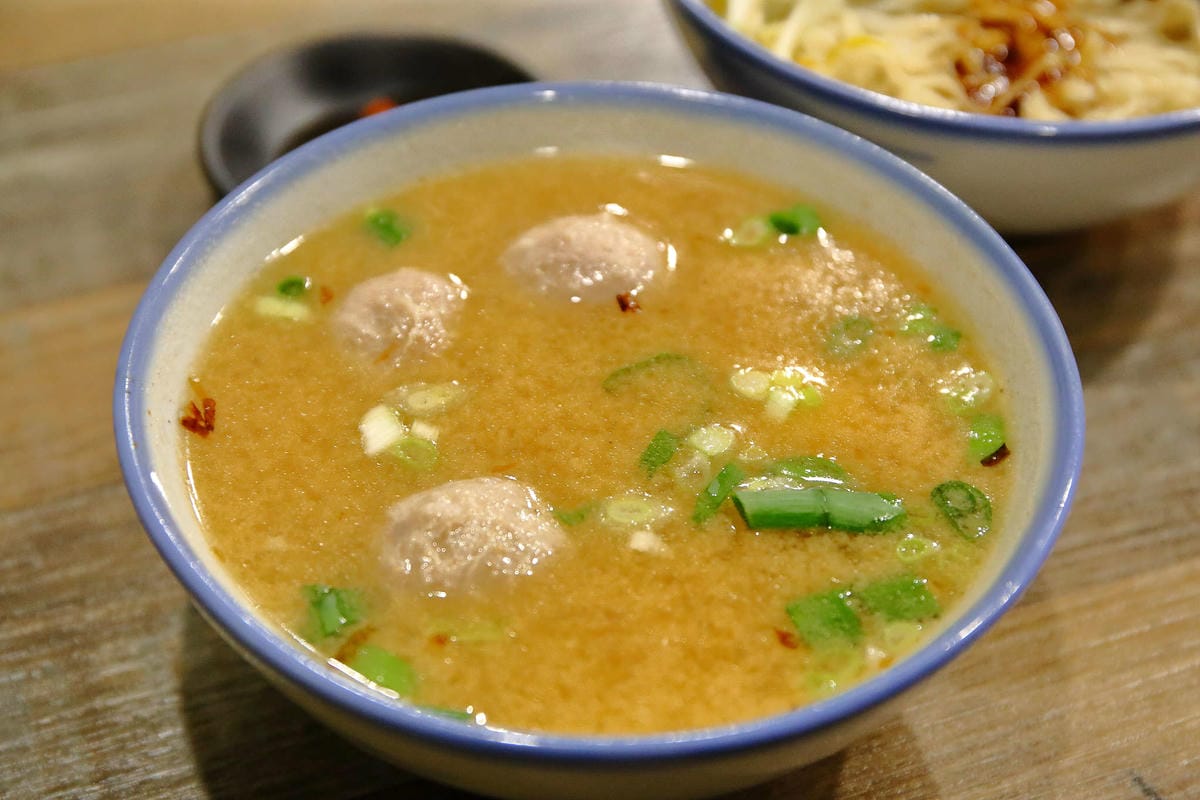 【食。板橋】基隆美華大腸圈-板橋四維店〜基隆傳統味古早小吃板橋人也吃得到！50年的好味道，純手工製作大腸圈+黑白切，吃過都說讚！