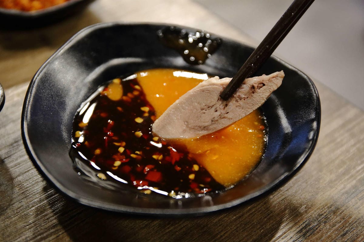 【食。板橋】基隆美華大腸圈-板橋四維店〜基隆傳統味古早小吃板橋人也吃得到！50年的好味道，純手工製作大腸圈+黑白切，吃過都說讚！