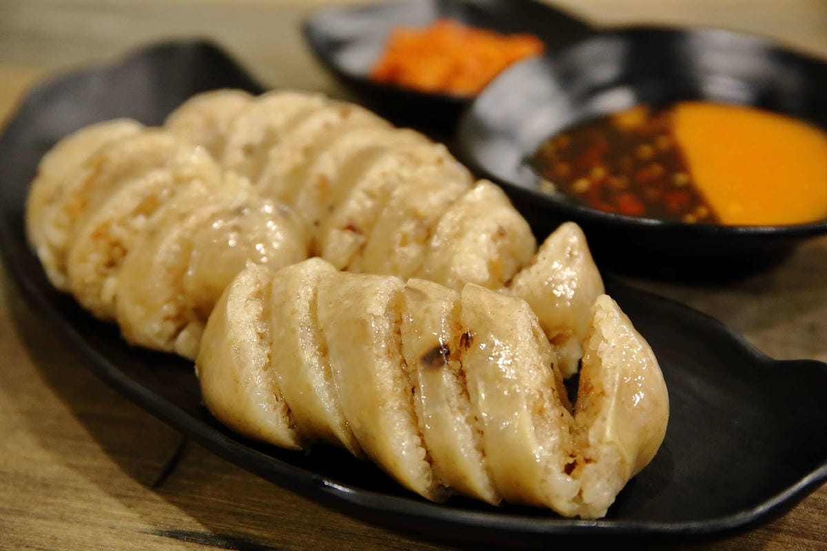 【食。板橋】基隆美華大腸圈-板橋四維店〜基隆傳統味古早小吃板橋人也吃得到！50年的好味道，純手工製作大腸圈+黑白切，吃過都說讚！