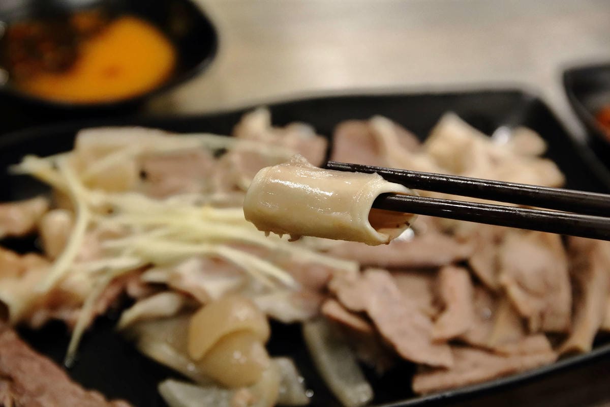 【食。板橋】基隆美華大腸圈-板橋四維店〜基隆傳統味古早小吃板橋人也吃得到！50年的好味道，純手工製作大腸圈+黑白切，吃過都說讚！