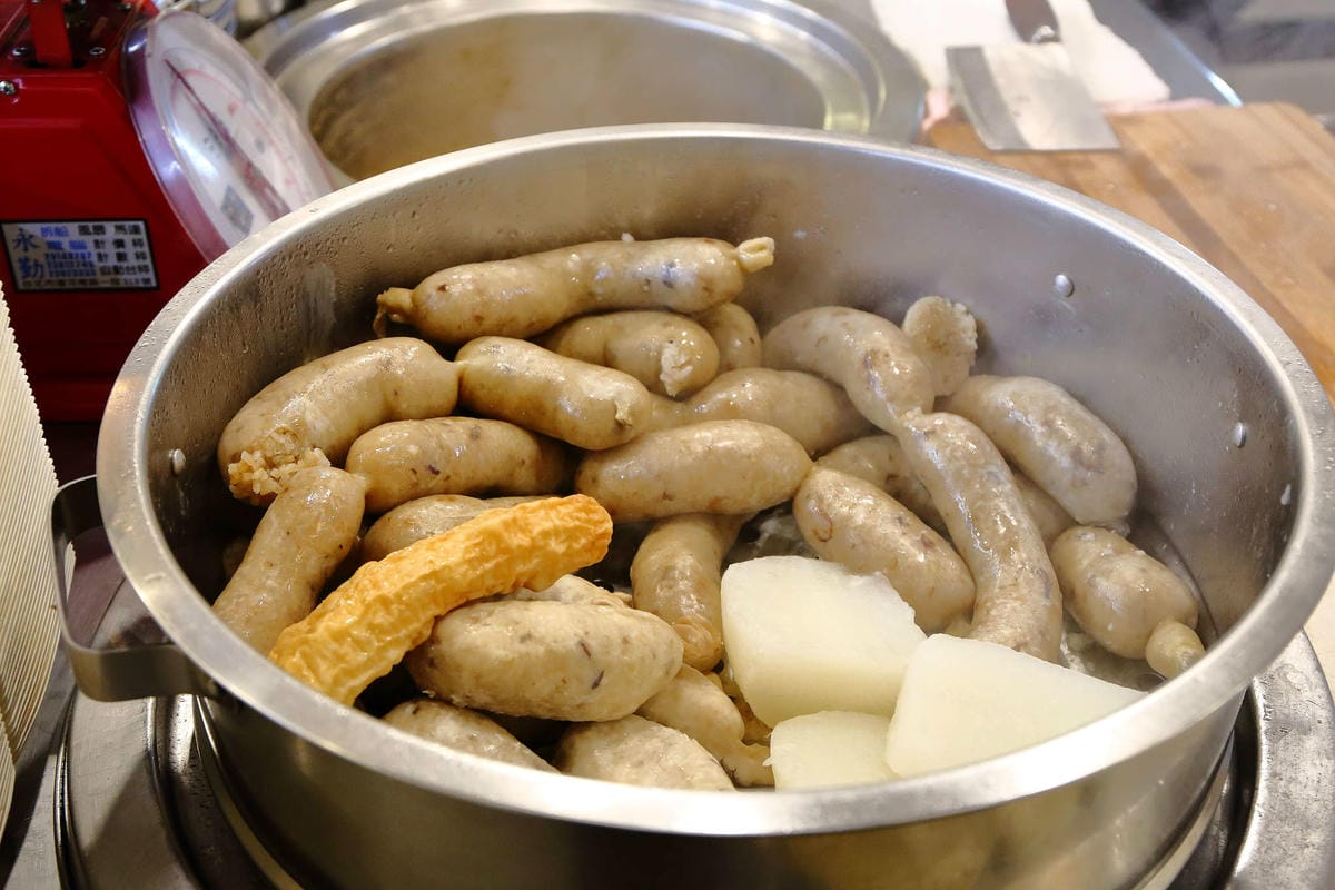 【食。板橋】基隆美華大腸圈-板橋四維店〜基隆傳統味古早小吃板橋人也吃得到！50年的好味道，純手工製作大腸圈+黑白切，吃過都說讚！