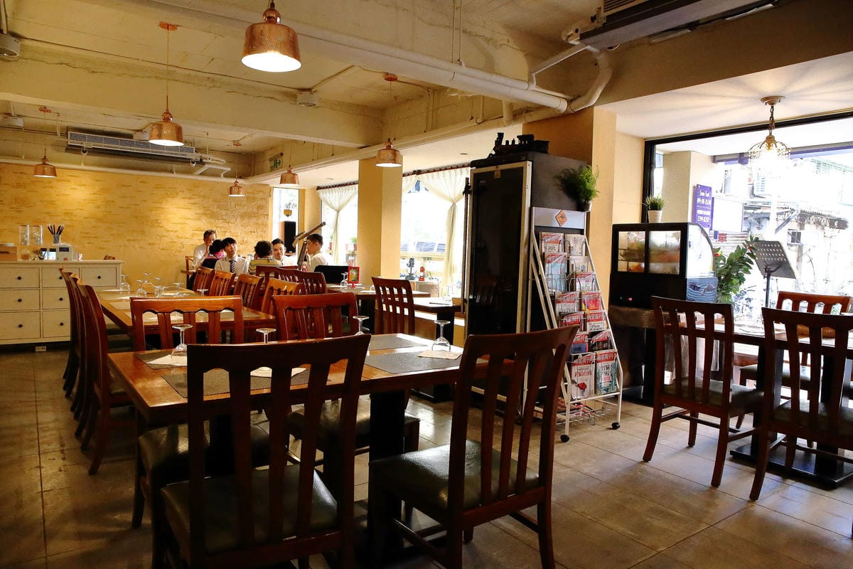 【食。台北】Style Steak 世代歐陸牛排西餐廳〜帶著你的寶貝毛小孩一起吃牛排大餐吧，台北可以帶寵物的西餐廳，還有提供寵物餐點！