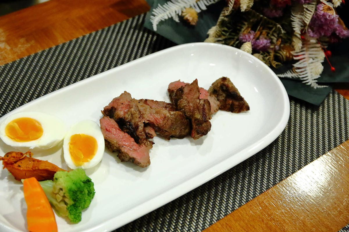 【食。台北】Style Steak 世代歐陸牛排西餐廳〜帶著你的寶貝毛小孩一起吃牛排大餐吧，台北可以帶寵物的西餐廳，還有提供寵物餐點！