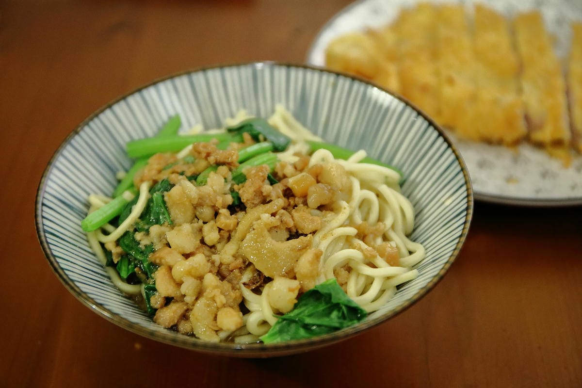 【食。中和】叁生叁食〜四號公園新開店，文青風格的復古小餐館，「萌柴店長」超盡職！(已歇業)