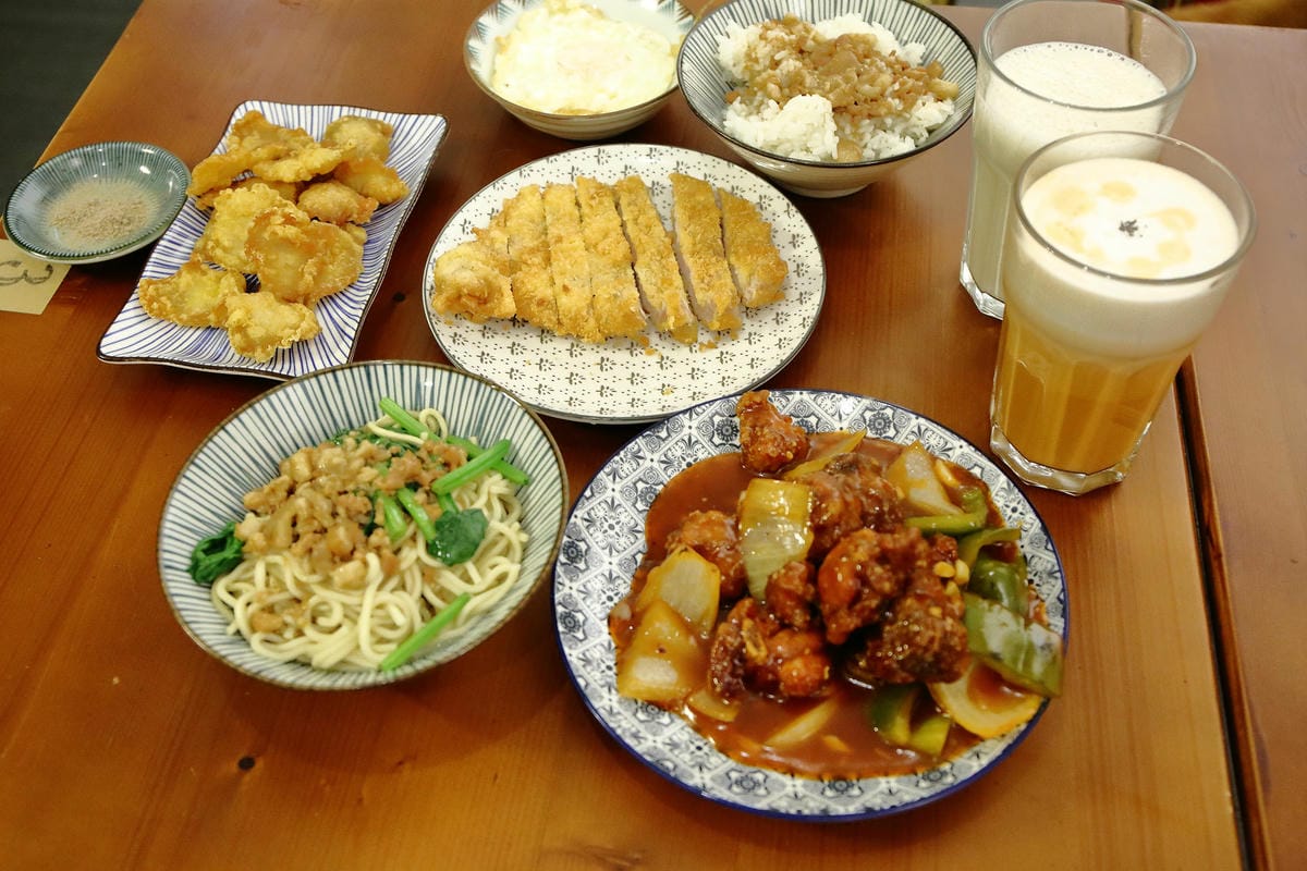 【食。中和】叁生叁食〜四號公園新開店，文青風格的復古小餐館，「萌柴店長」超盡職！(已歇業)