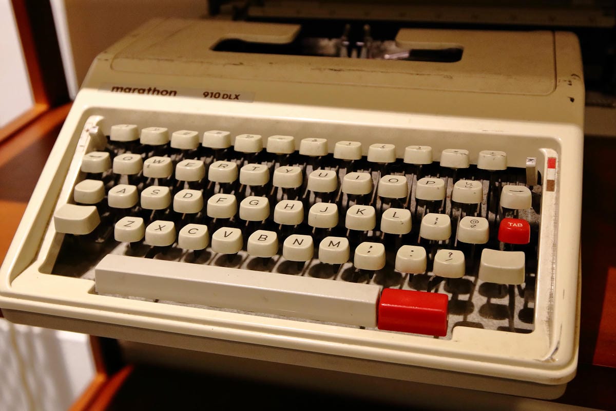 【食。中和】叁生叁食〜四號公園新開店，文青風格的復古小餐館，「萌柴店長」超盡職！(已歇業)