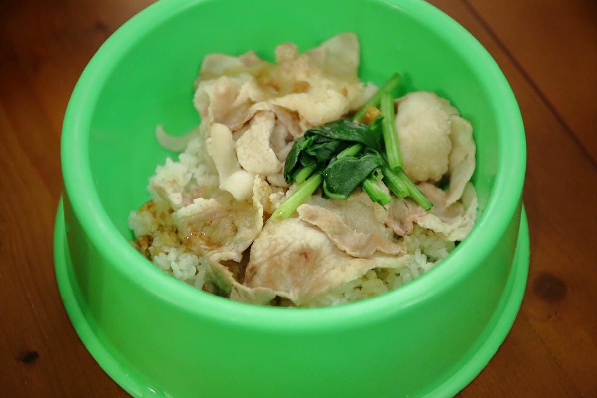 【食。中和】叁生叁食〜四號公園新開店，文青風格的復古小餐館，「萌柴店長」超盡職！(已歇業)