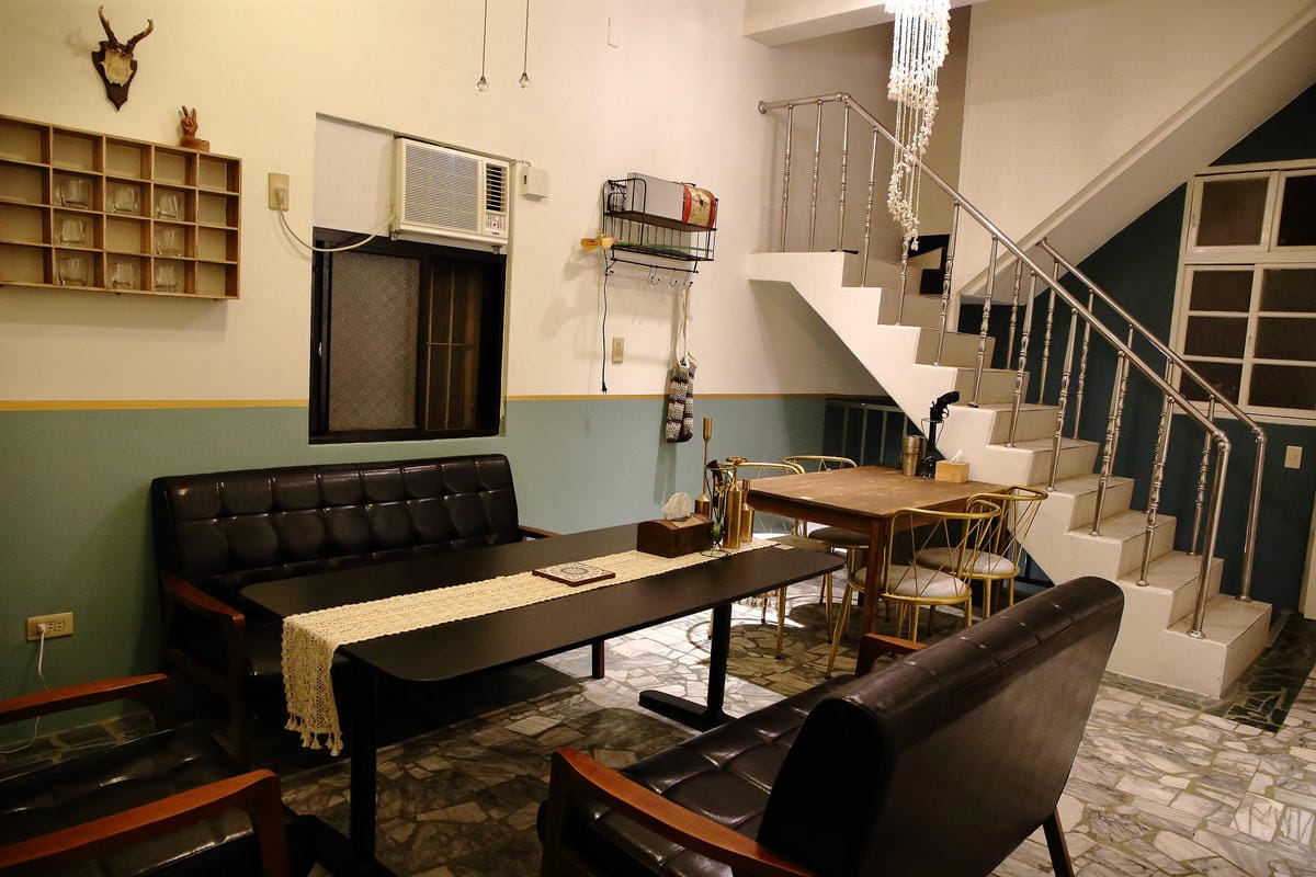 【食。中和】叁生叁食〜四號公園新開店，文青風格的復古小餐館，「萌柴店長」超盡職！(已歇業)