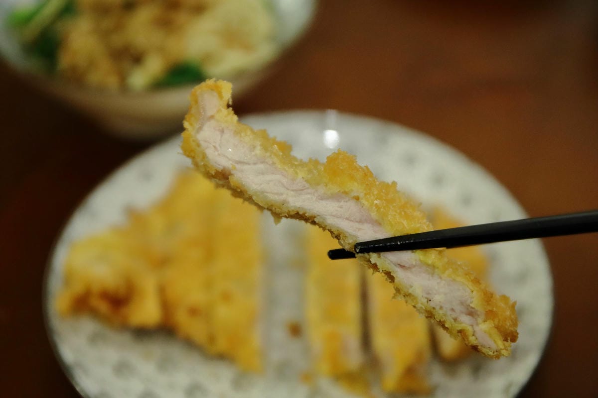 【食。中和】叁生叁食〜四號公園新開店，文青風格的復古小餐館，「萌柴店長」超盡職！(已歇業)