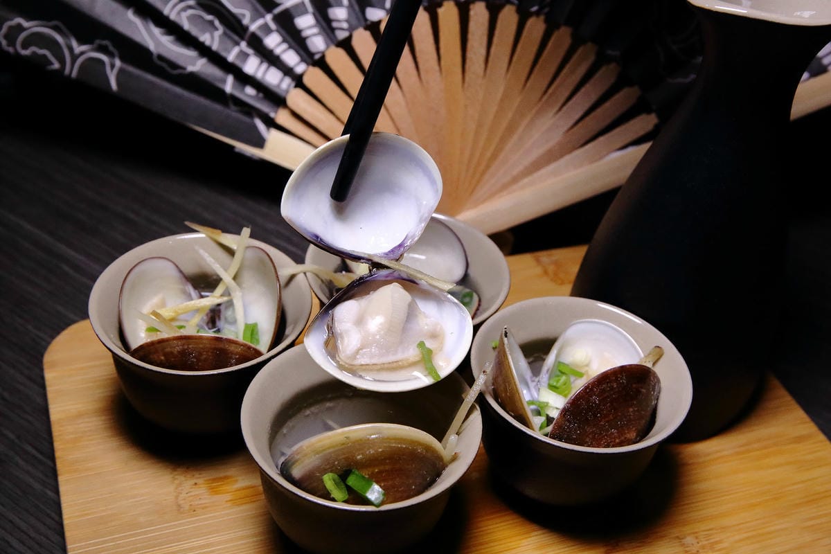 【食。板橋】餽 串燒.酒場〜板橋宵夜居酒屋、聚餐約會推薦，氣氛輕鬆、客人互動歡樂，好吃又平價，想喝一杯不必花大錢！