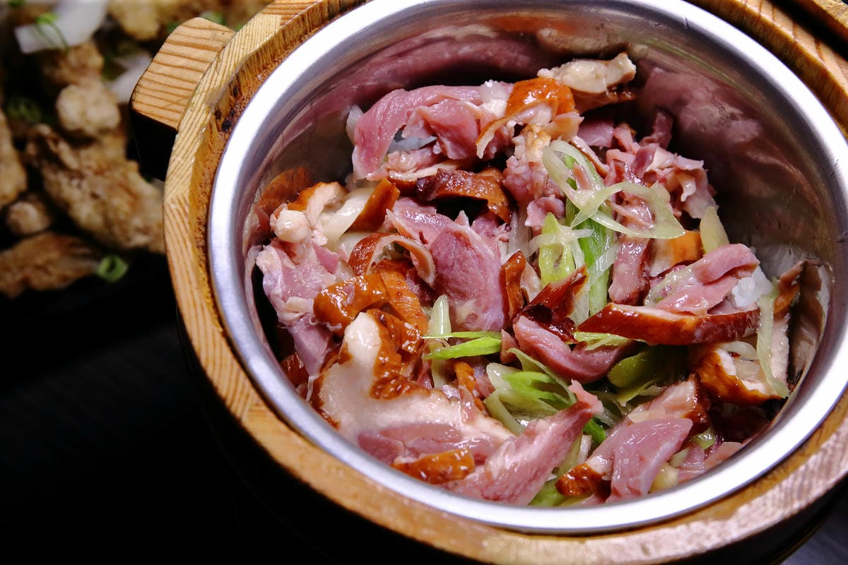 【食。板橋】餽 串燒.酒場〜板橋宵夜居酒屋、聚餐約會推薦，氣氛輕鬆、客人互動歡樂，好吃又平價，想喝一杯不必花大錢！