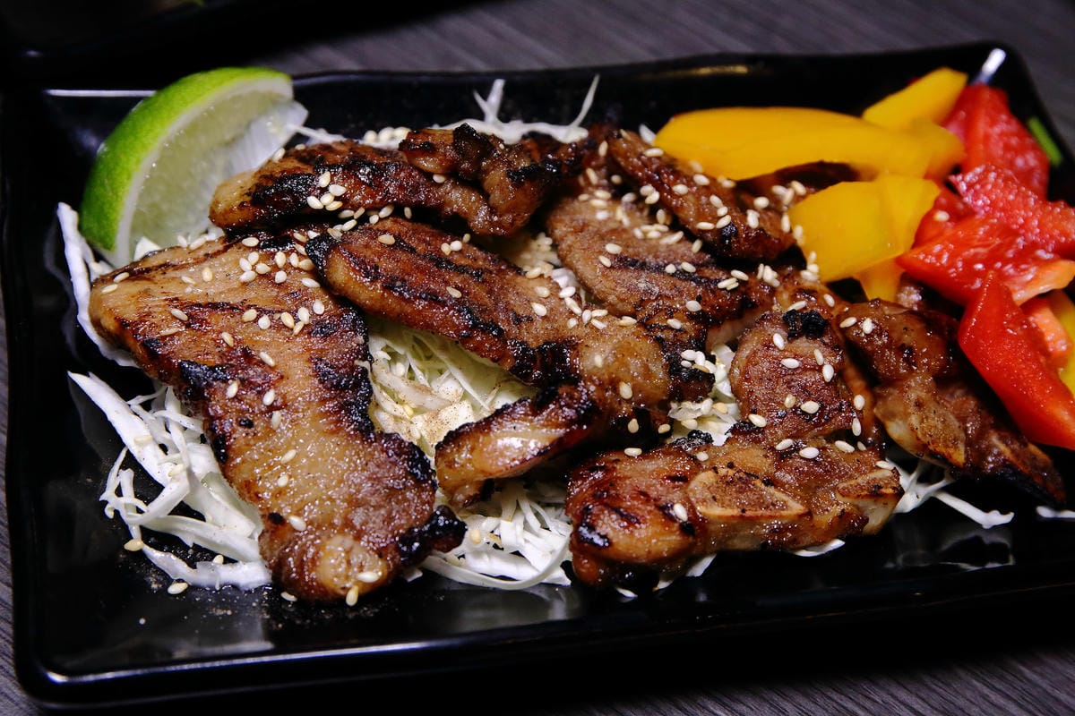 【食。板橋】餽 串燒.酒場〜板橋宵夜居酒屋、聚餐約會推薦，氣氛輕鬆、客人互動歡樂，好吃又平價，想喝一杯不必花大錢！