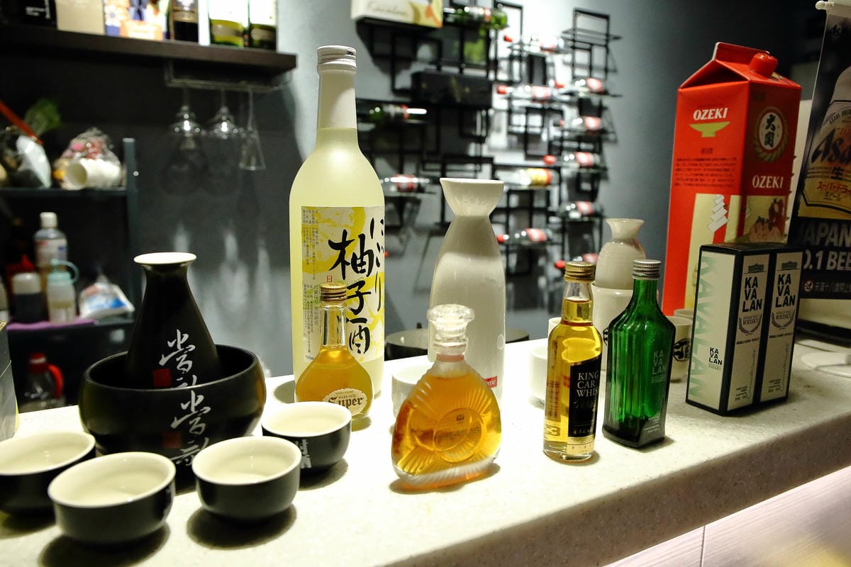 【食。板橋】餽 串燒.酒場〜板橋宵夜居酒屋、聚餐約會推薦，氣氛輕鬆、客人互動歡樂，好吃又平價，想喝一杯不必花大錢！