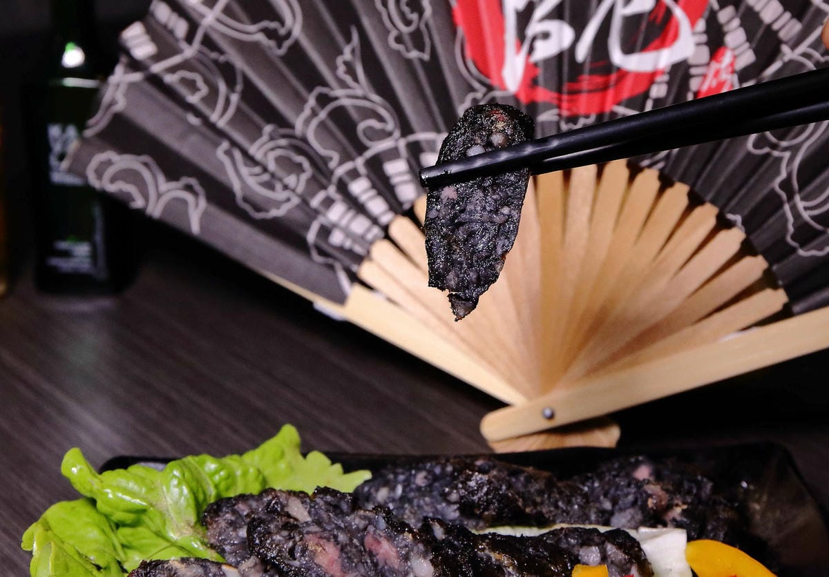 【食。板橋】餽 串燒.酒場〜板橋宵夜居酒屋、聚餐約會推薦，氣氛輕鬆、客人互動歡樂，好吃又平價，想喝一杯不必花大錢！