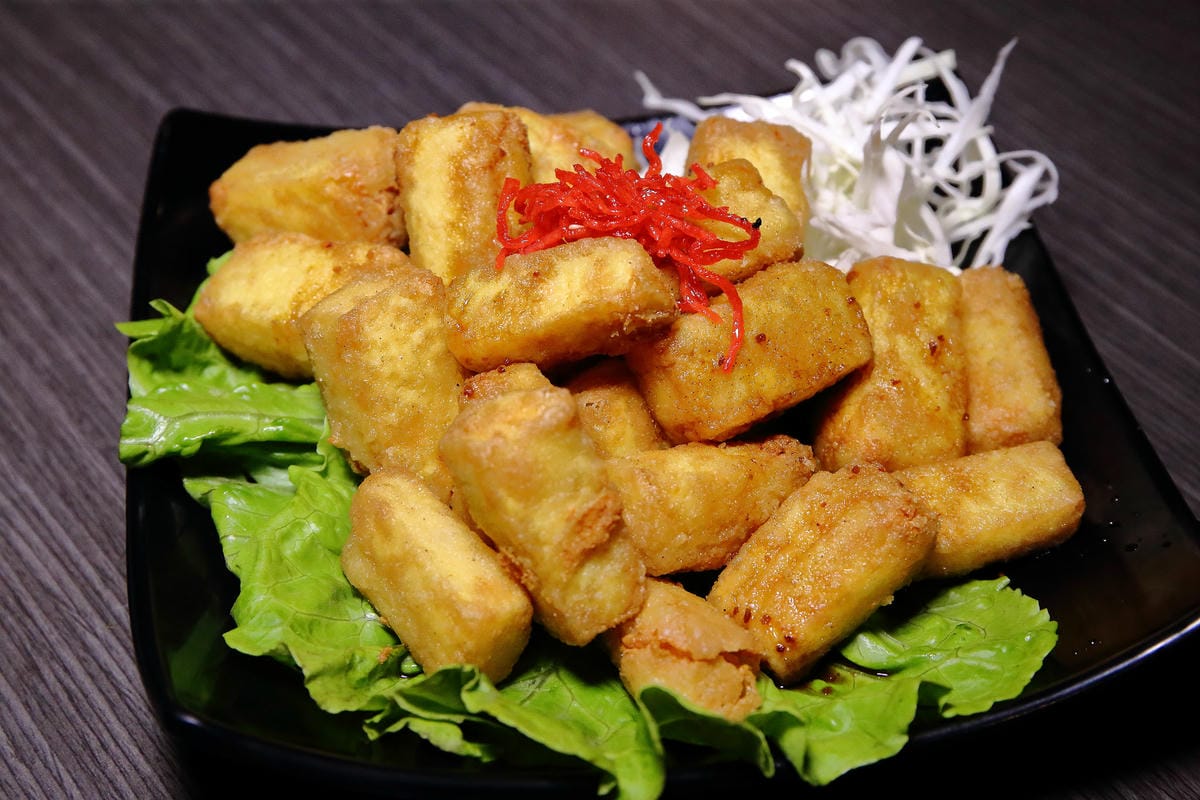 【食。板橋】餽 串燒.酒場〜板橋宵夜居酒屋、聚餐約會推薦，氣氛輕鬆、客人互動歡樂，好吃又平價，想喝一杯不必花大錢！