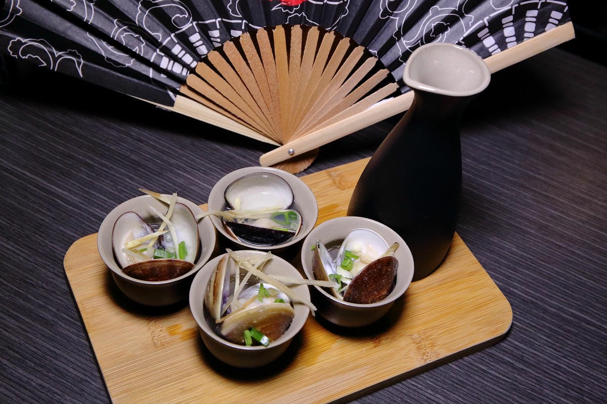 【食。板橋】餽 串燒.酒場〜板橋宵夜居酒屋、聚餐約會推薦，氣氛輕鬆、客人互動歡樂，好吃又平價，想喝一杯不必花大錢！