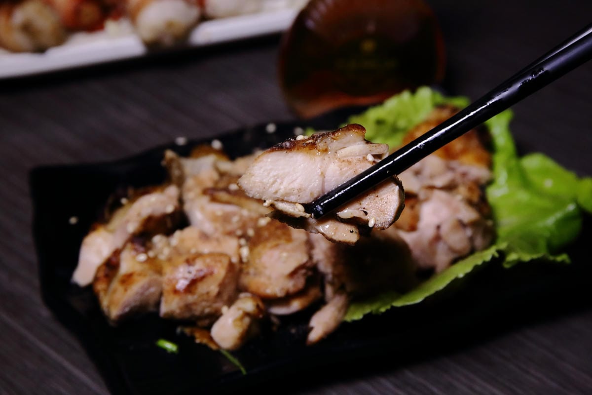 【食。板橋】餽 串燒.酒場〜板橋宵夜居酒屋、聚餐約會推薦，氣氛輕鬆、客人互動歡樂，好吃又平價，想喝一杯不必花大錢！