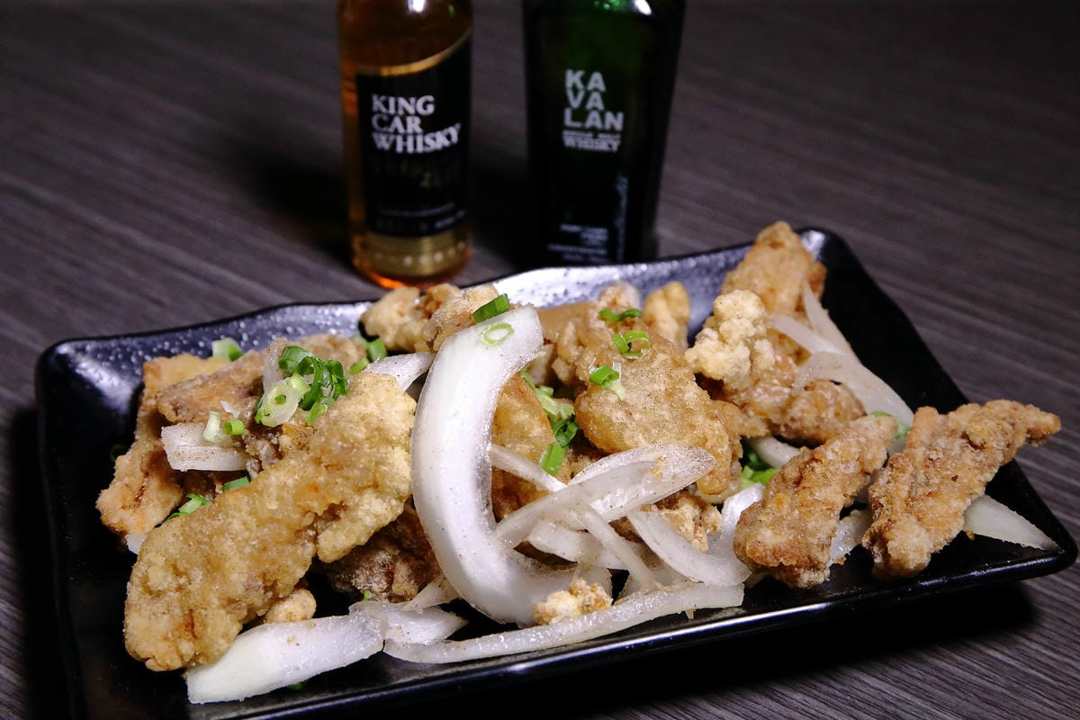 【食。板橋】餽 串燒.酒場〜板橋宵夜居酒屋、聚餐約會推薦，氣氛輕鬆、客人互動歡樂，好吃又平價，想喝一杯不必花大錢！