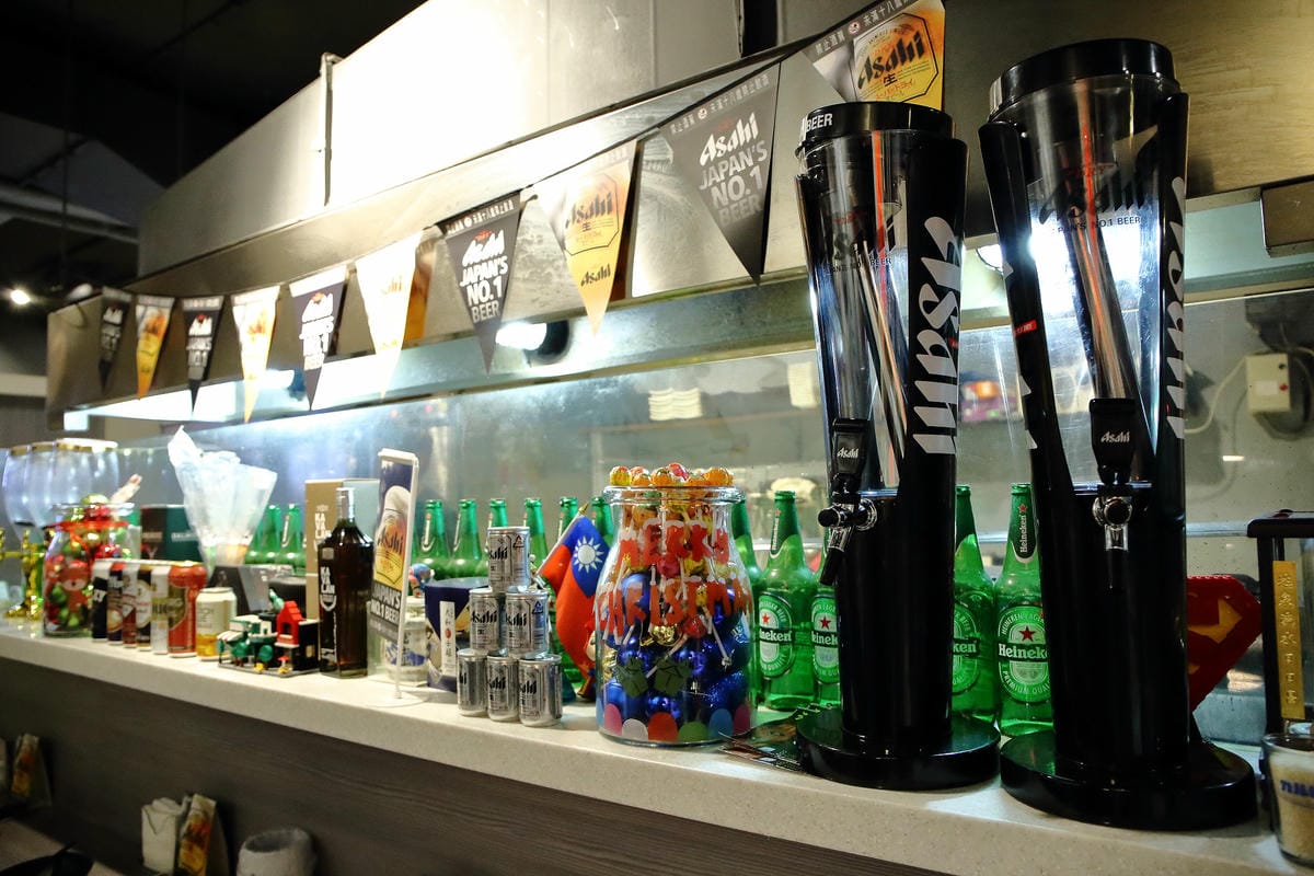 【食。板橋】餽 串燒.酒場〜板橋宵夜居酒屋、聚餐約會推薦，氣氛輕鬆、客人互動歡樂，好吃又平價，想喝一杯不必花大錢！