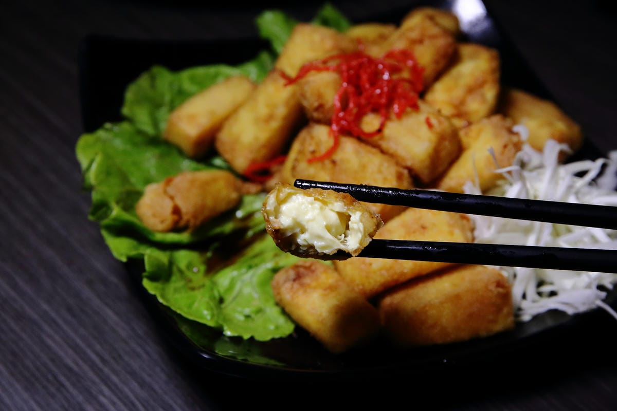 【食。板橋】餽 串燒.酒場〜板橋宵夜居酒屋、聚餐約會推薦，氣氛輕鬆、客人互動歡樂，好吃又平價，想喝一杯不必花大錢！