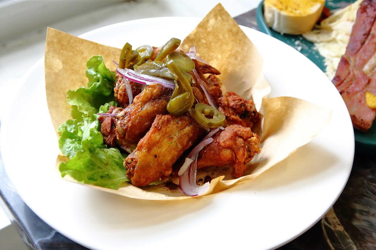 【食。龍潭】丑貳〜桃園景觀庭園親子餐廳。超大草皮玻璃屋×溜滑梯，綠色植栽讓你彷彿在小森林裡用餐！（寵物友善）