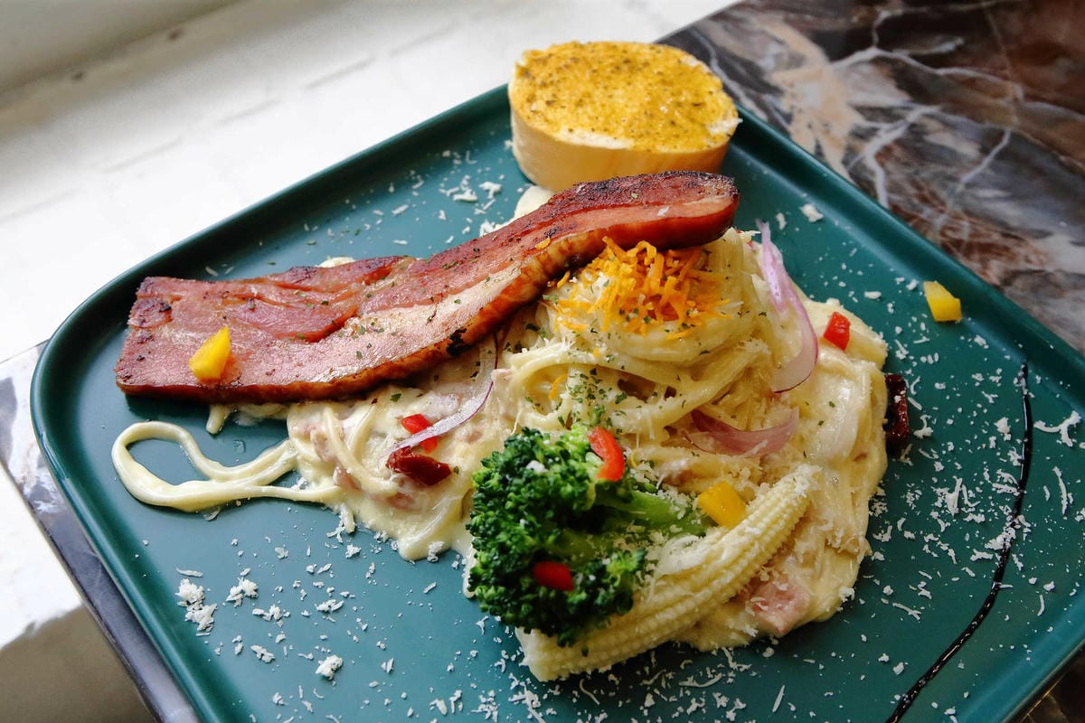 【食。龍潭】丑貳〜桃園景觀庭園親子餐廳。超大草皮玻璃屋×溜滑梯，綠色植栽讓你彷彿在小森林裡用餐！（寵物友善）