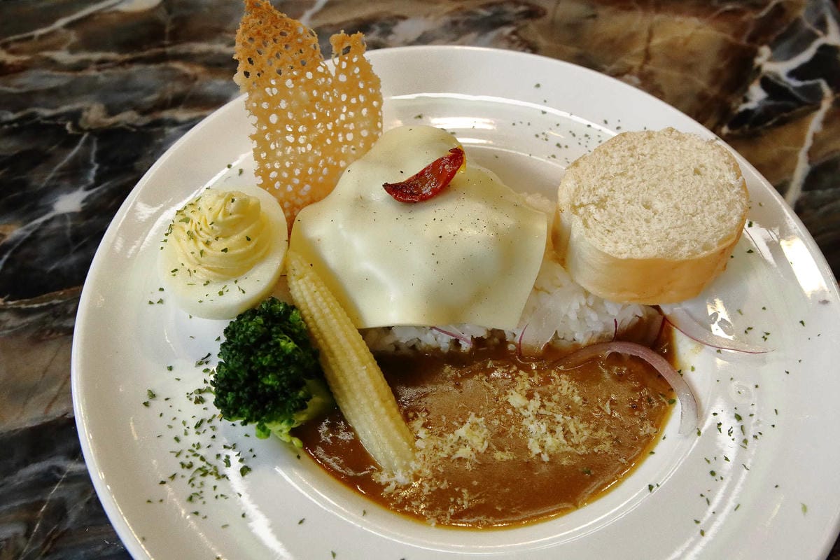 【食。龍潭】丑貳〜桃園景觀庭園親子餐廳。超大草皮玻璃屋×溜滑梯，綠色植栽讓你彷彿在小森林裡用餐！（寵物友善）