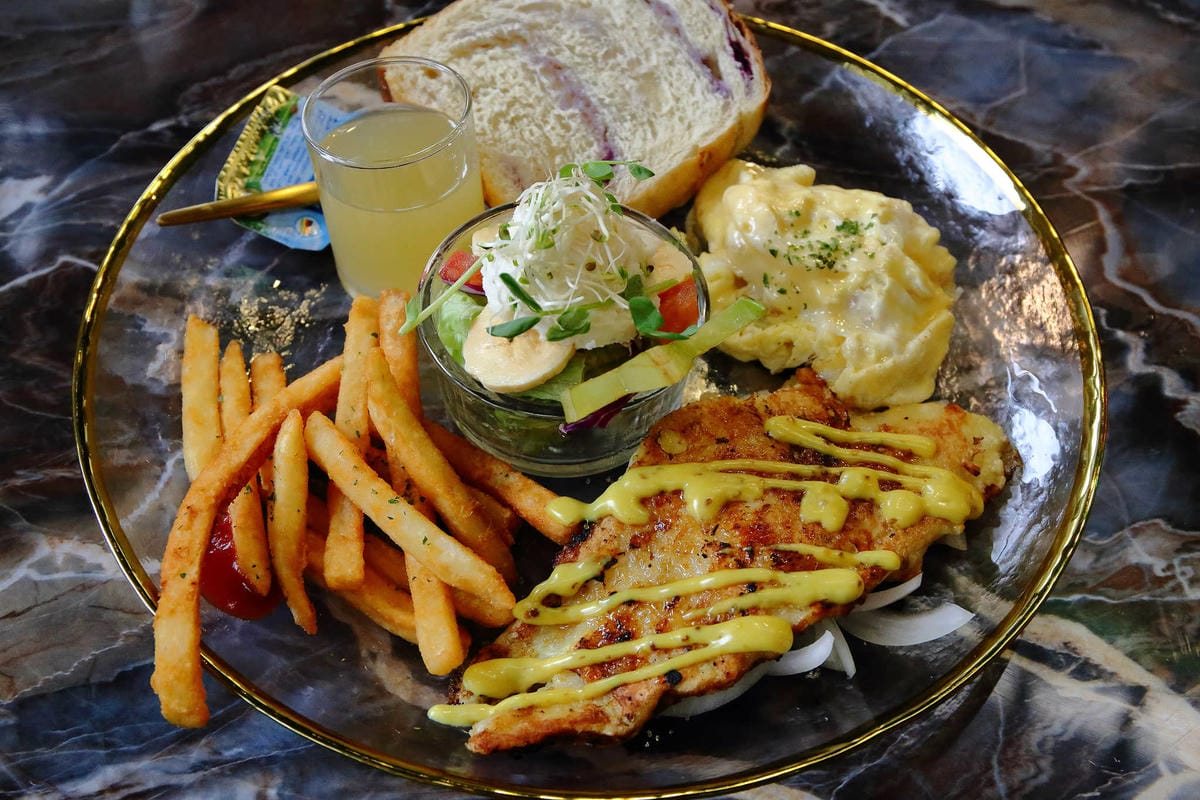【食。龍潭】丑貳〜桃園景觀庭園親子餐廳。超大草皮玻璃屋×溜滑梯，綠色植栽讓你彷彿在小森林裡用餐！（寵物友善）