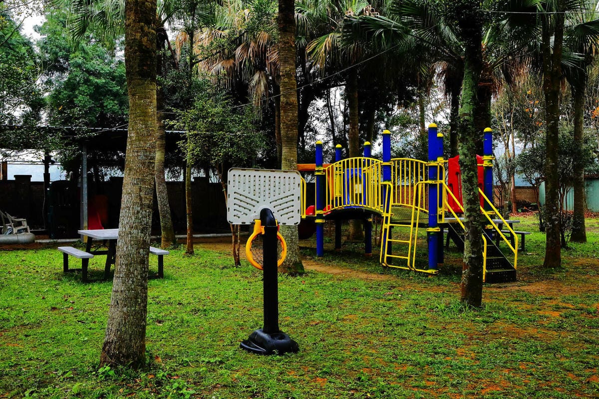 【食。龍潭】丑貳〜桃園景觀庭園親子餐廳。超大草皮玻璃屋×溜滑梯，綠色植栽讓你彷彿在小森林裡用餐！（寵物友善）