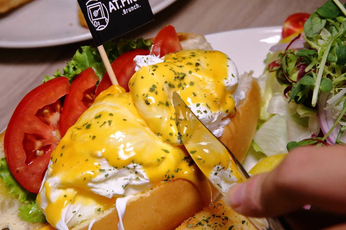 【食。台北】At • First Brunch緣來-松高店〜台北IG打卡商業午餐、早午餐推薦。小資男女、上班族午餐選擇新亮點，美味澎湃高CP值！