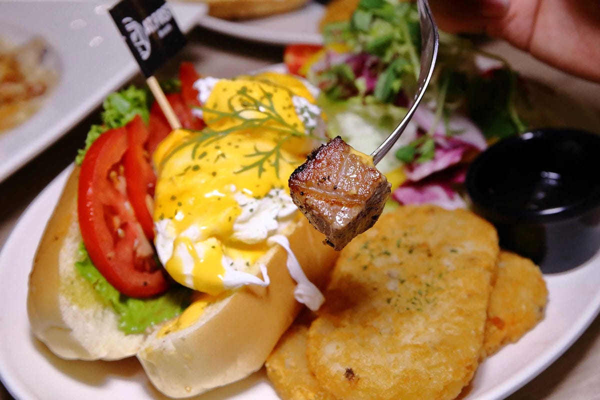 【食。台北】At • First Brunch緣來-松高店〜台北IG打卡商業午餐、早午餐推薦。小資男女、上班族午餐選擇新亮點，美味澎湃高CP值！