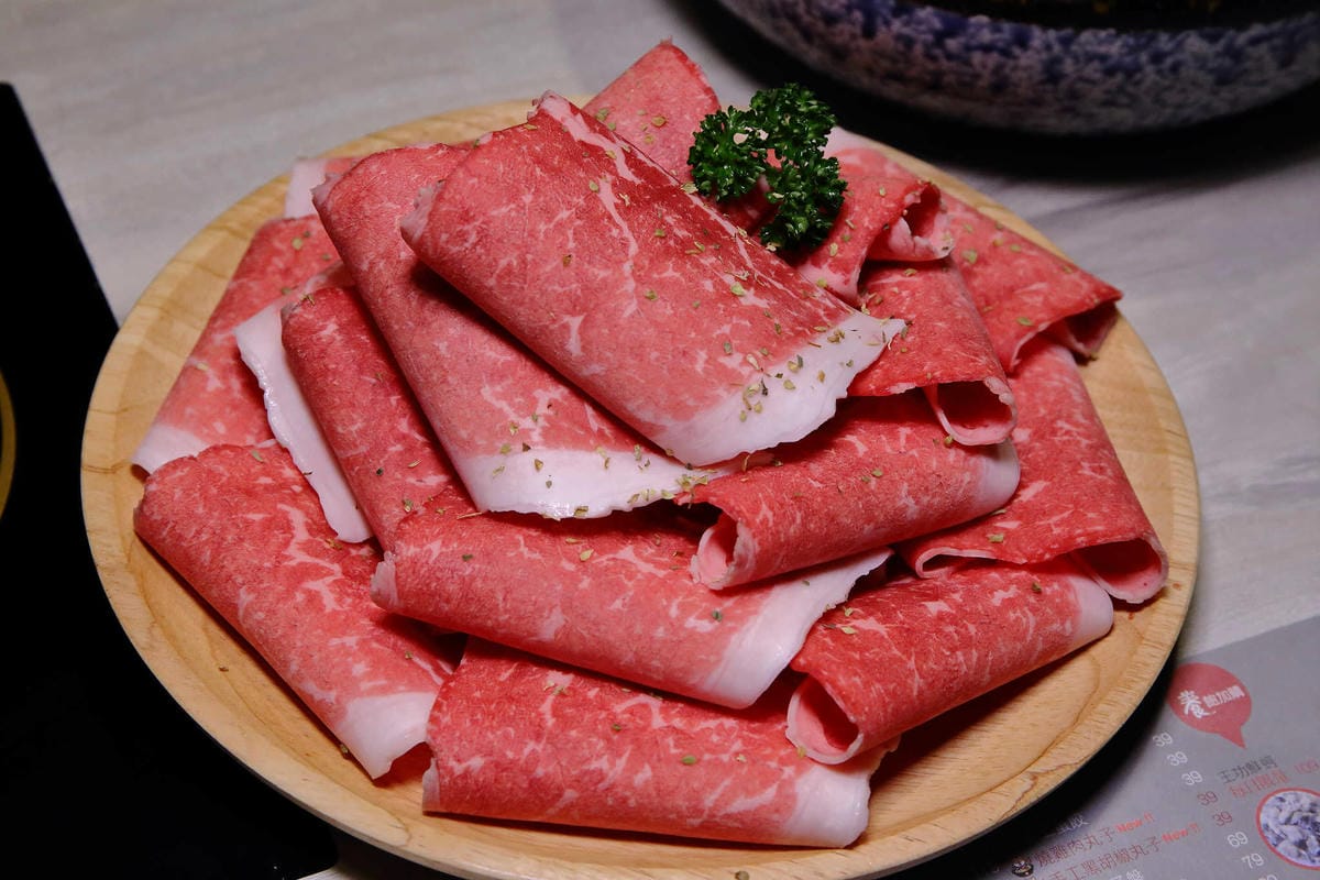 【食。龍潭】養鍋 Yang Guo 石頭涮涮鍋 桃園龍潭店〜逢甲商圈人氣小火鍋插旗桃園！大份量海陸鍋+大肉哥最低59元加倍肉量，俗擱大碗！（寵物友善）