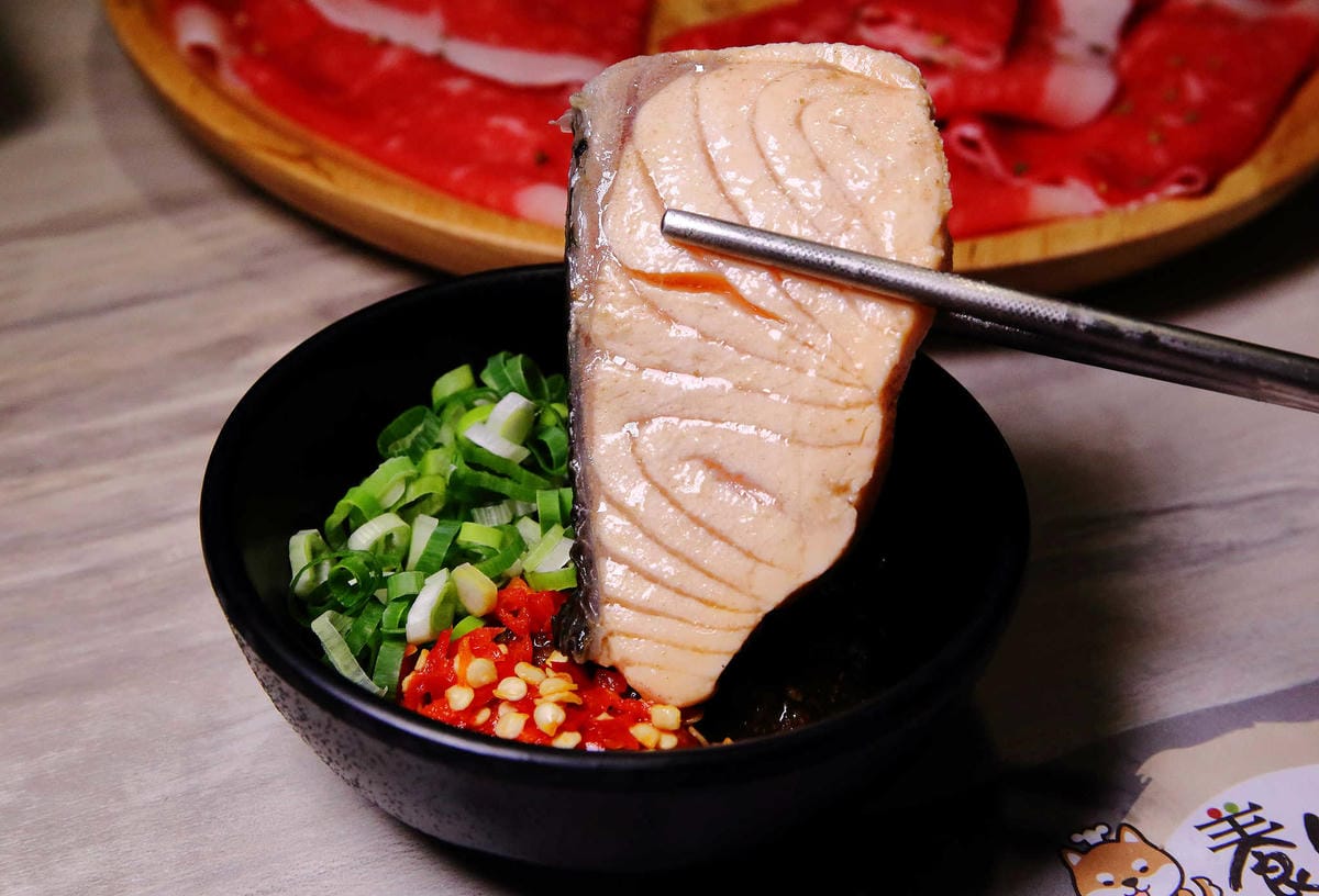 【食。龍潭】養鍋 Yang Guo 石頭涮涮鍋 桃園龍潭店〜逢甲商圈人氣小火鍋插旗桃園！大份量海陸鍋+大肉哥最低59元加倍肉量，俗擱大碗！（寵物友善）