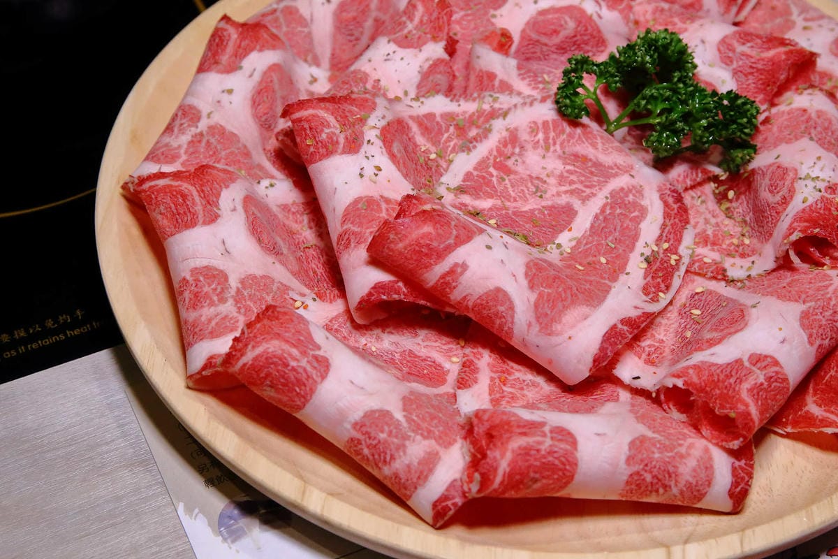 【食。龍潭】養鍋 Yang Guo 石頭涮涮鍋 桃園龍潭店〜逢甲商圈人氣小火鍋插旗桃園！大份量海陸鍋+大肉哥最低59元加倍肉量，俗擱大碗！（寵物友善）