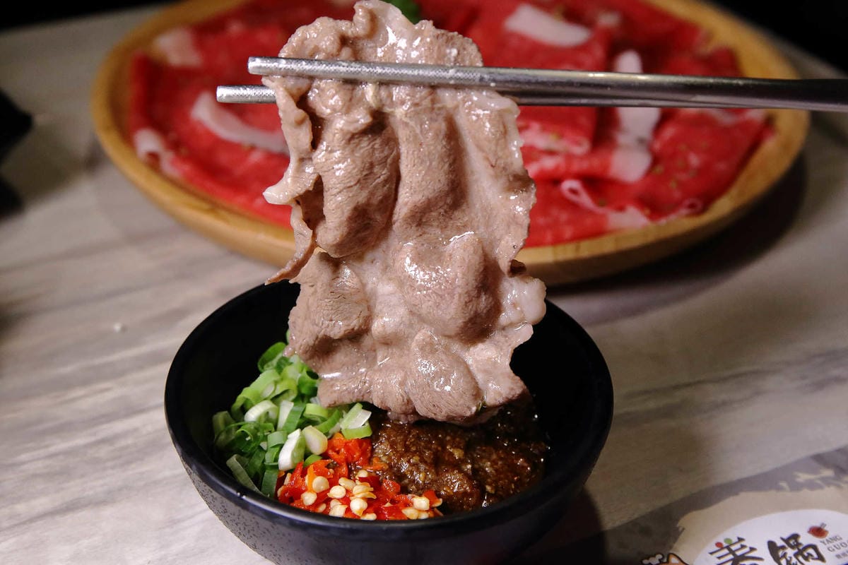 【食。龍潭】養鍋 Yang Guo 石頭涮涮鍋 桃園龍潭店〜逢甲商圈人氣小火鍋插旗桃園！大份量海陸鍋+大肉哥最低59元加倍肉量，俗擱大碗！（寵物友善）