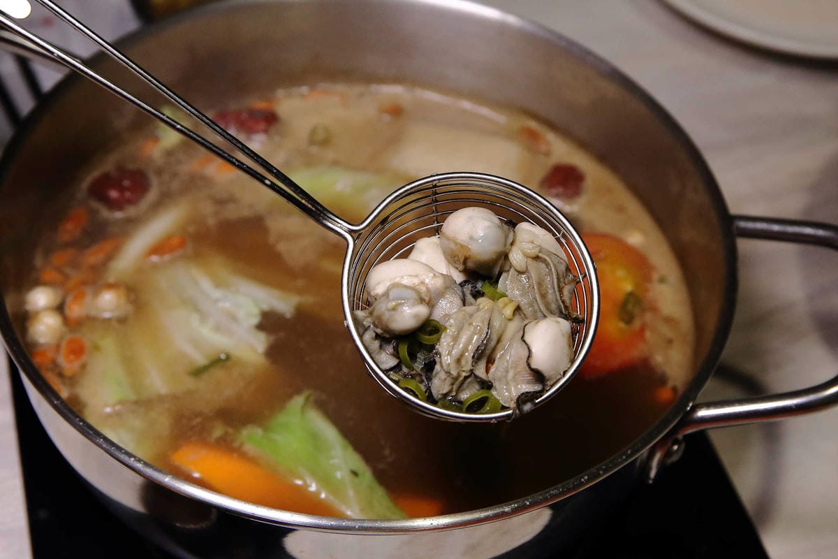 【食。龍潭】養鍋 Yang Guo 石頭涮涮鍋 桃園龍潭店〜逢甲商圈人氣小火鍋插旗桃園！大份量海陸鍋+大肉哥最低59元加倍肉量，俗擱大碗！（寵物友善）