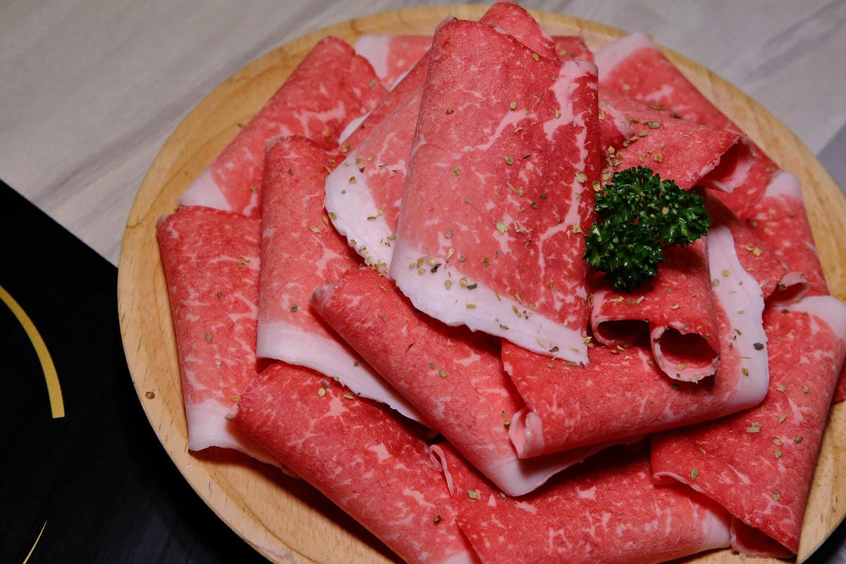 【食。龍潭】養鍋 Yang Guo 石頭涮涮鍋 桃園龍潭店〜逢甲商圈人氣小火鍋插旗桃園！大份量海陸鍋+大肉哥最低59元加倍肉量，俗擱大碗！（寵物友善）