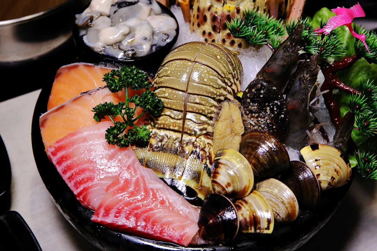 【食。龍潭】養鍋 Yang Guo 石頭涮涮鍋 桃園龍潭店〜逢甲商圈人氣小火鍋插旗桃園！大份量海陸鍋+大肉哥最低59元加倍肉量，俗擱大碗！（寵物友善）