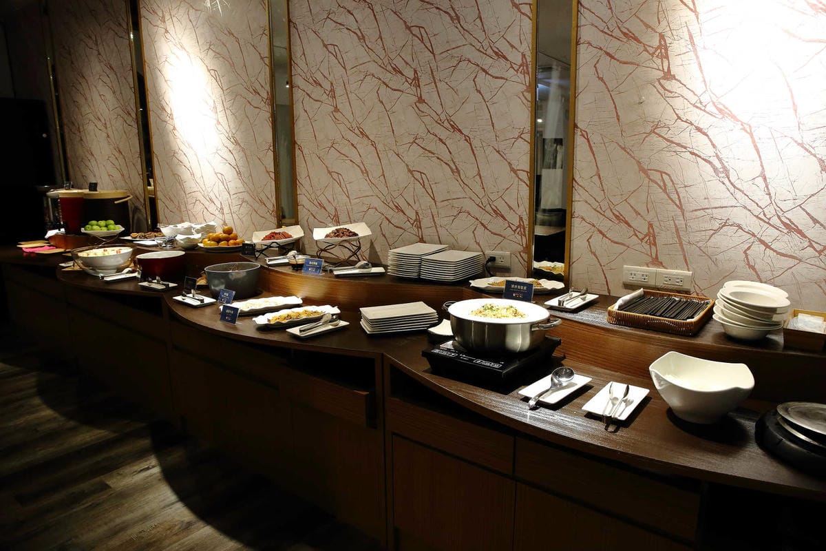 【食。桃園】港點大師 愛買桃園店〜桃園吃到飽。「港點吃到飽」最低價不用500元，港式美食通通都任你吃到飽！